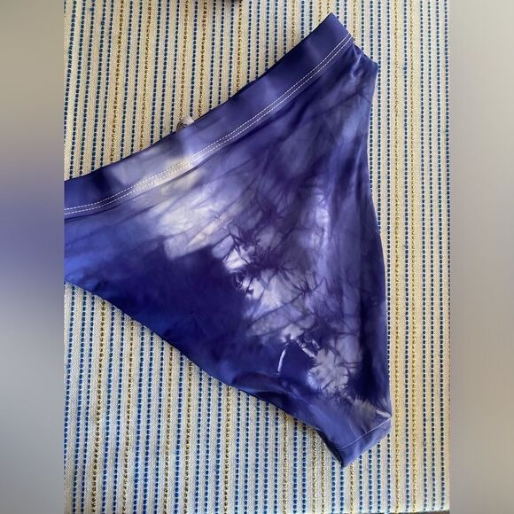 Dippin’ Daisy’s Swimsuit Womens Size Small Tie Dye  Blue 2 Pieces NWT - Picture 5 of 13